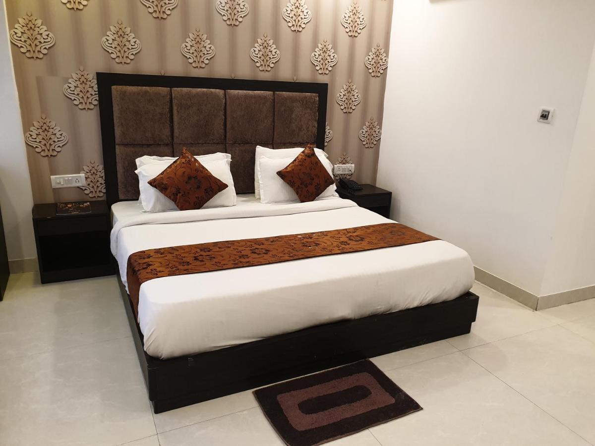 Hotel Aashiyana Inn New Delhi Exterior photo